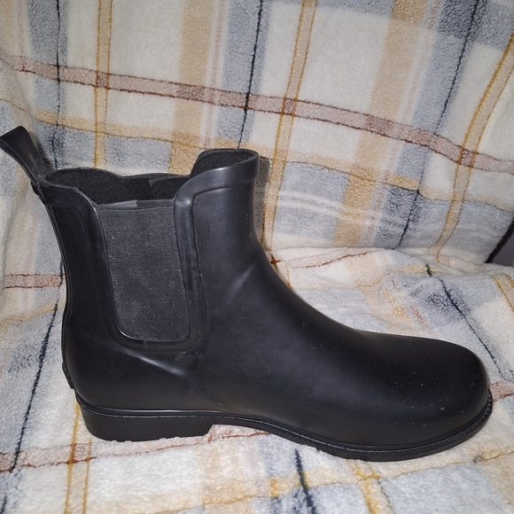 A pair of J. Crew Kenton Chelsea boots in a men's size 10. Like new condition - Picture 10 of 13